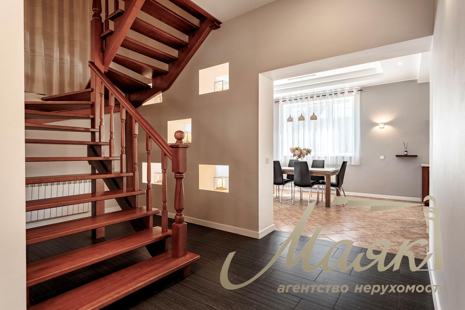 Продаж будинку 233 кв.м. у с.Хотів