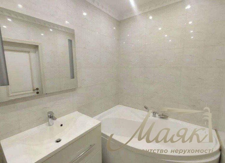 Продаж 3к квартири вул. Паньківська, Центр