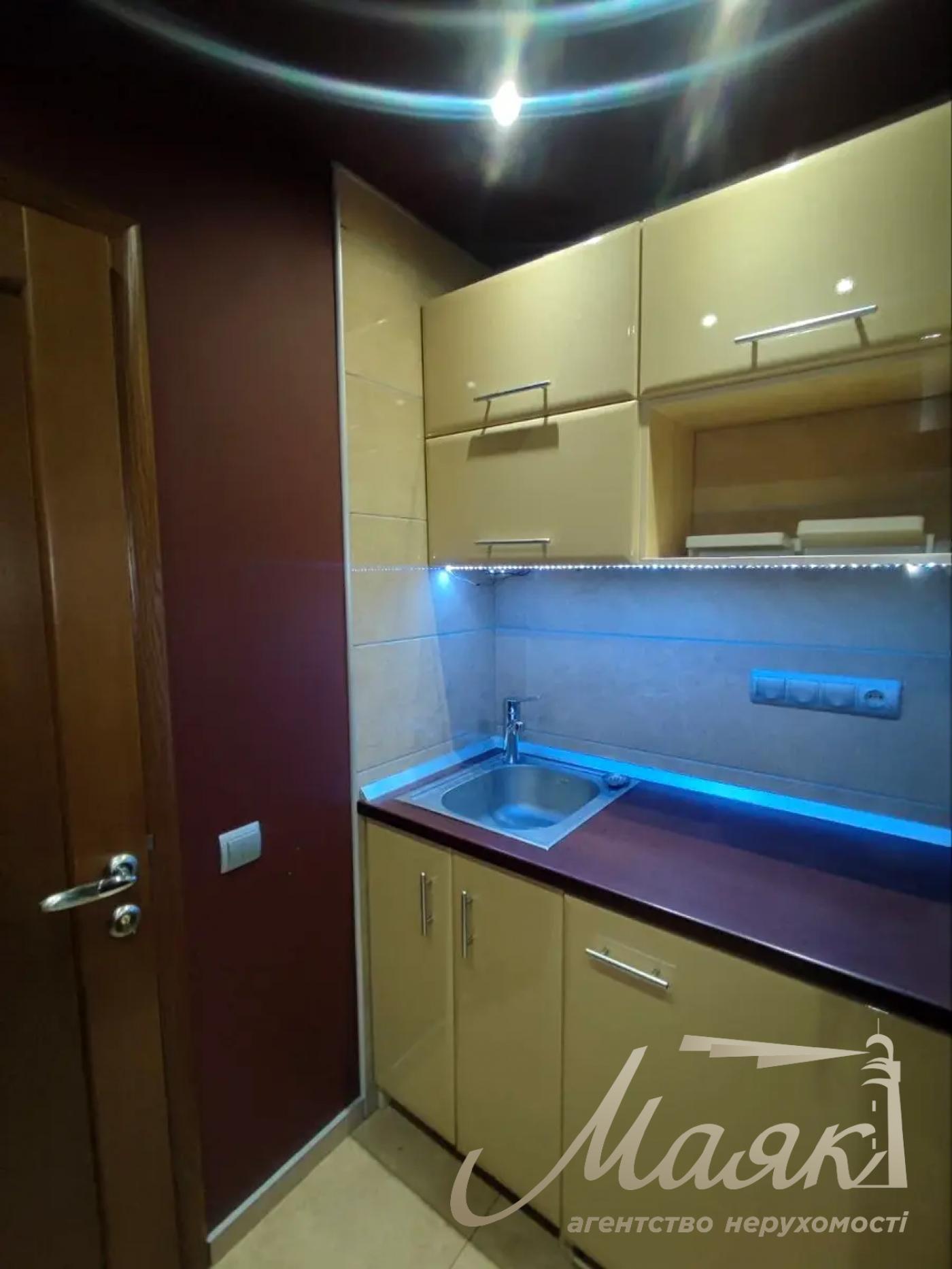 Оренда офісу 208 м2 у БЦ Сапфір, Хрестовий провулок 2, Печерський район.