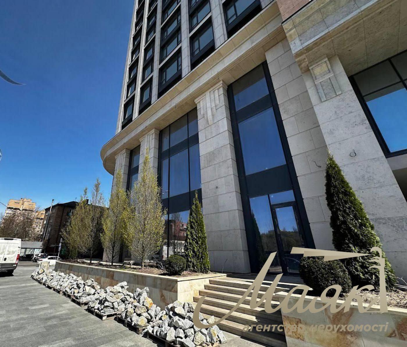 Аренда фасадного помещения 220м2 в ЖК Atlantic Residences Фасад Оренда