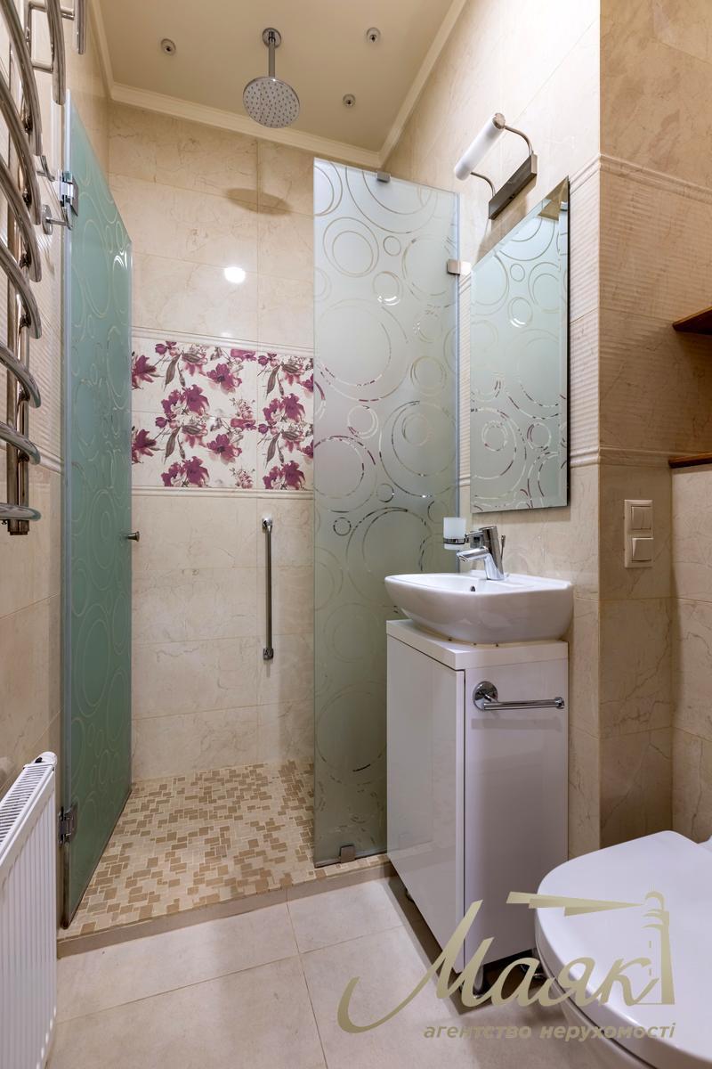 Продаж 4-кімнатної квартири в ЖК "Новопечерські Липки" Адреса: вул. О. Верхогляда (Драгомирова), 16, Печерський район.