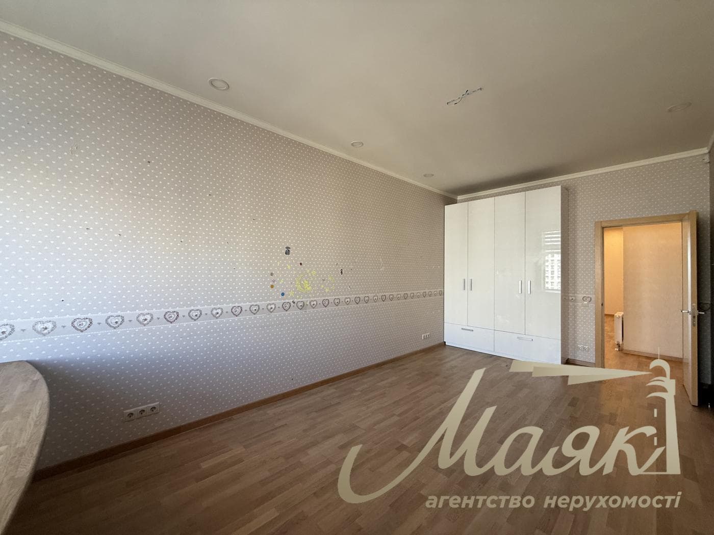 For sale 4-room apartment in LCD "Novopecherskie Lipki" Address: 16, A. Verkhoglyada St. (Dragomirov), Pechersk district.