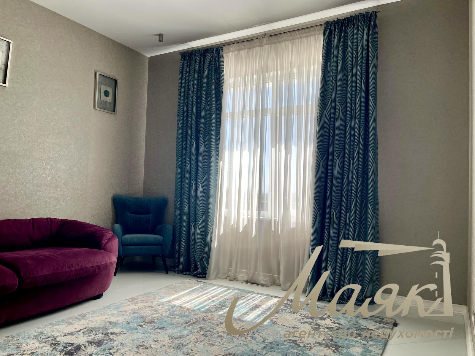 Оренда двоповерхового будинку 435 м² у с. Лісники, КМ "Зелений Гай".