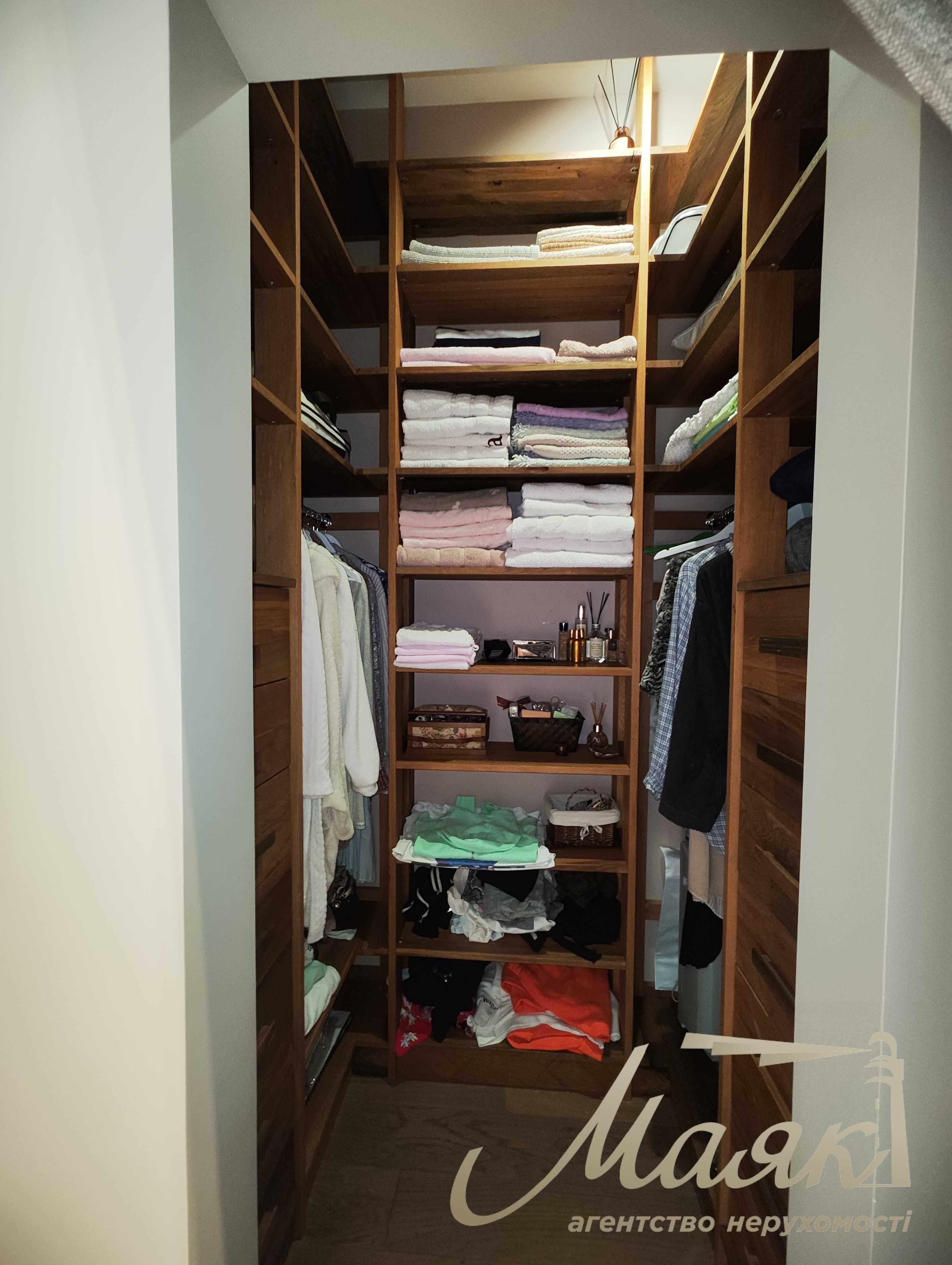 Оренда сучасного будинку площею 250 м² з басейном у с. Тарасівка/Безрадичі, Обухівський напрямок, Київська область.
