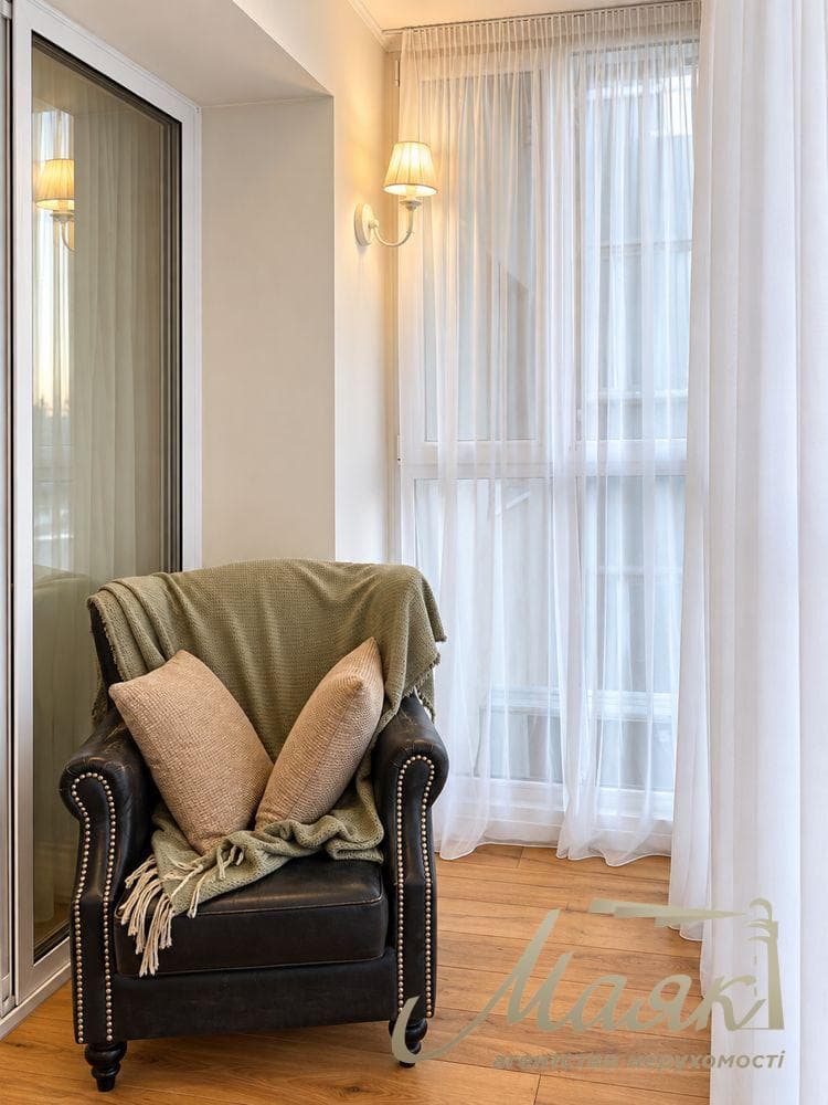 Rent a 64 m² designer 2-room apartment in the Dniprovskyi District