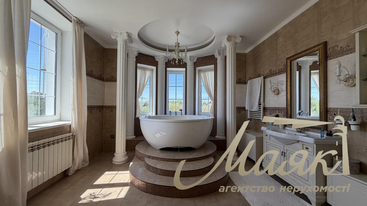 Продаж преміального 3х-поверхового будинку 350 м² у Гореничі, Бучанський район, Київська область