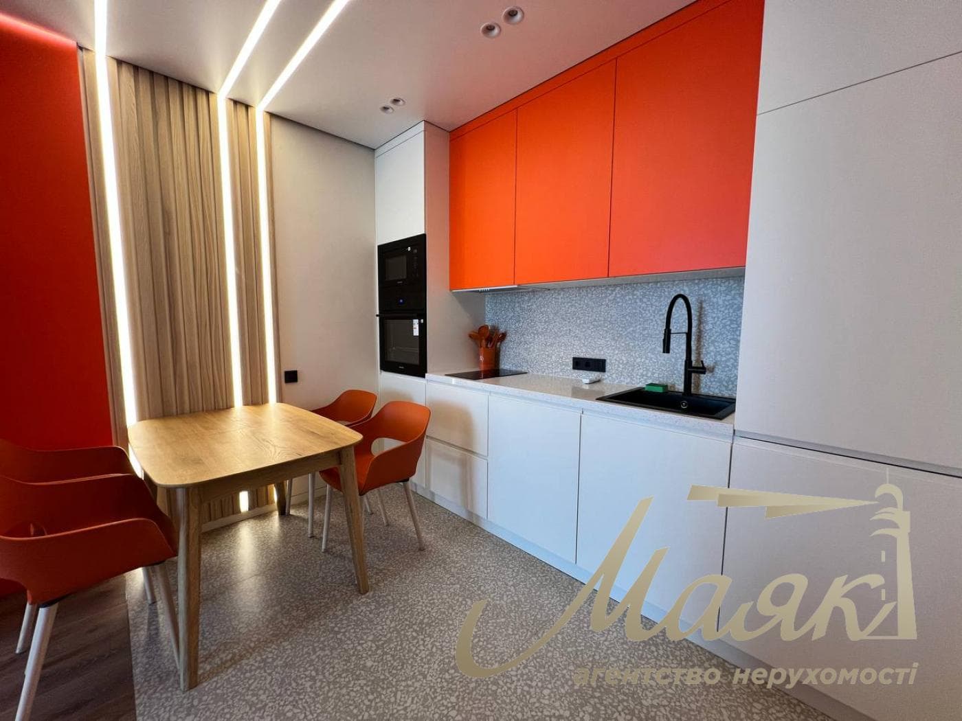2-room apartment for sale, 40 m², Slavutich Residential Complex.