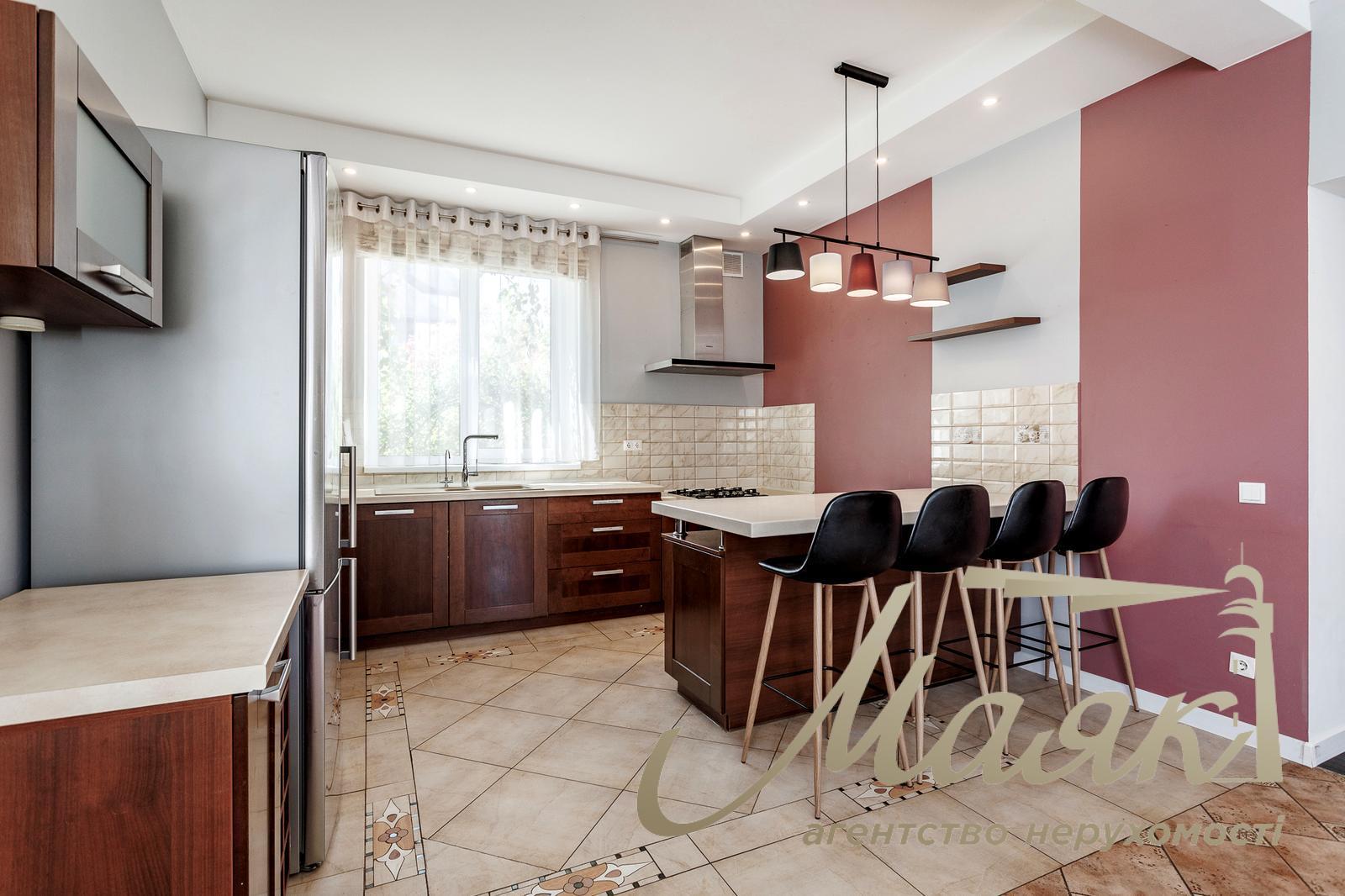 Продаж будинку 233 кв.м. у с.Хотів