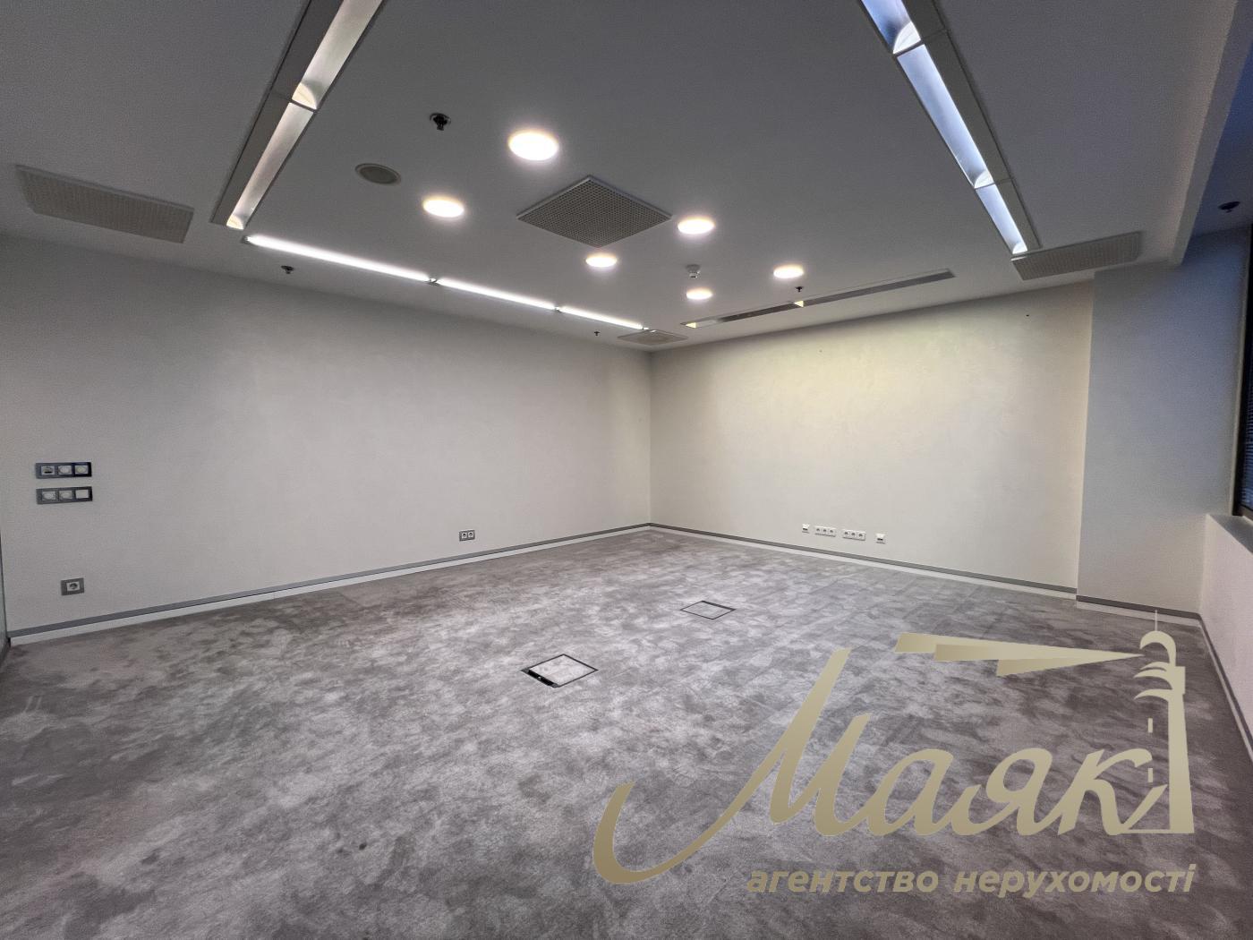 Оренда офісу 77 кв.м в БЦ Леонардо по вул. Богдана Хмельницького 52/17