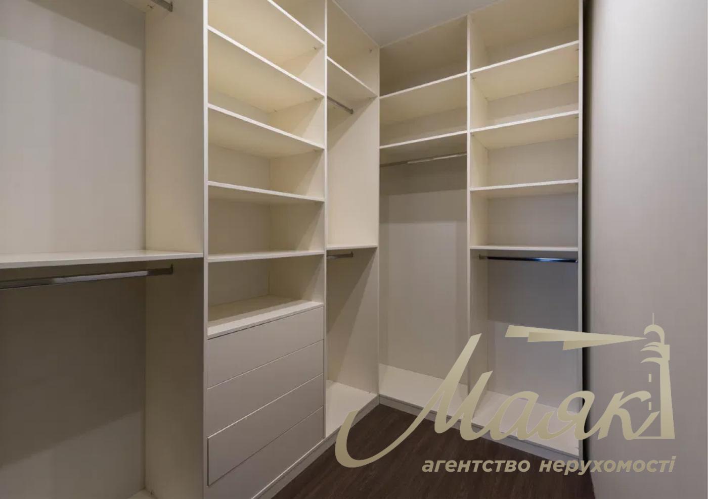 Rent 4-bedroom apartment in Residential Complex Busov Hill, Buslovskaya str. 12, Pechersk.