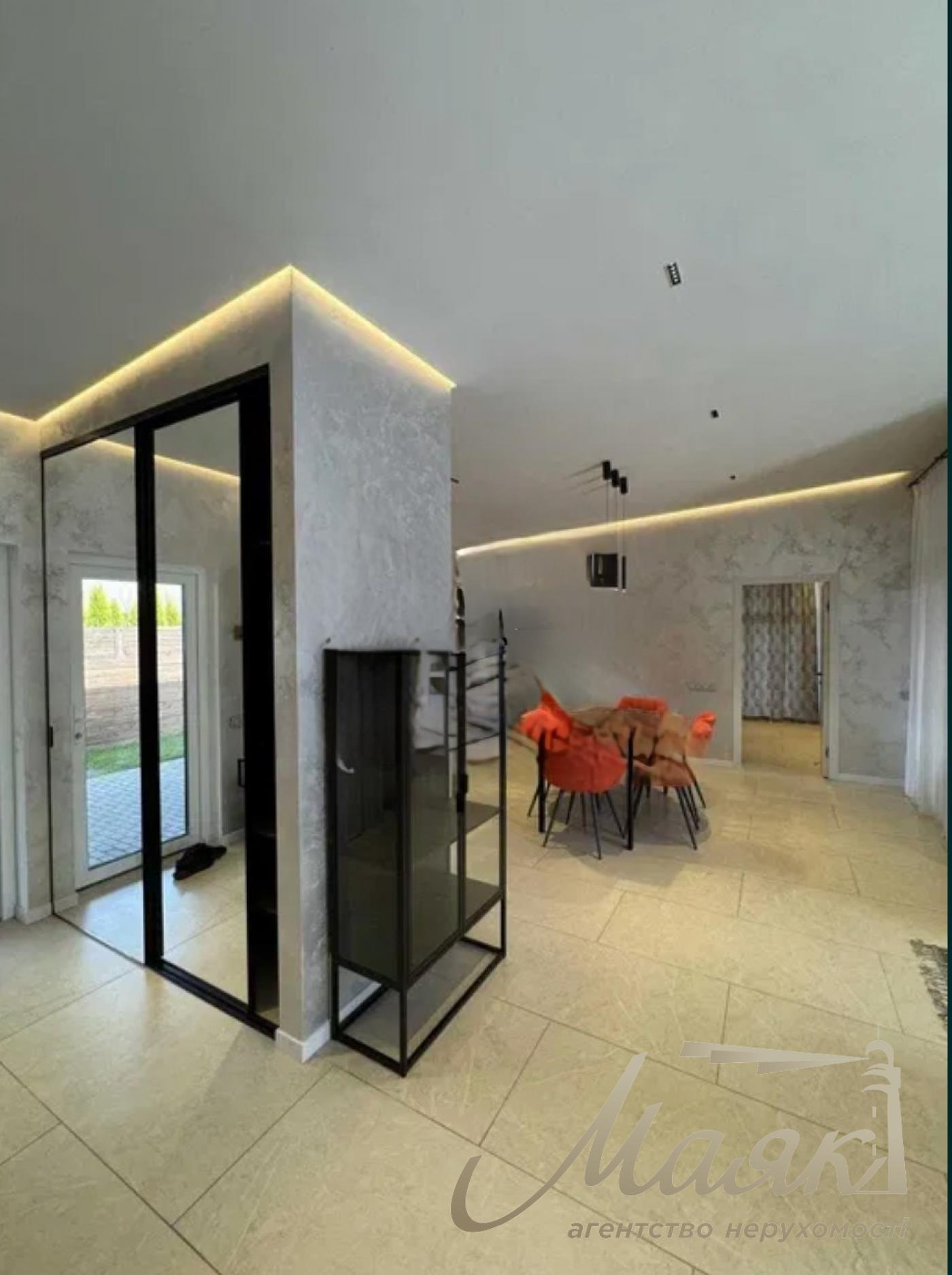 Оренда шикарного сучасного будинку 160 м² у Романкові | Закрита територія