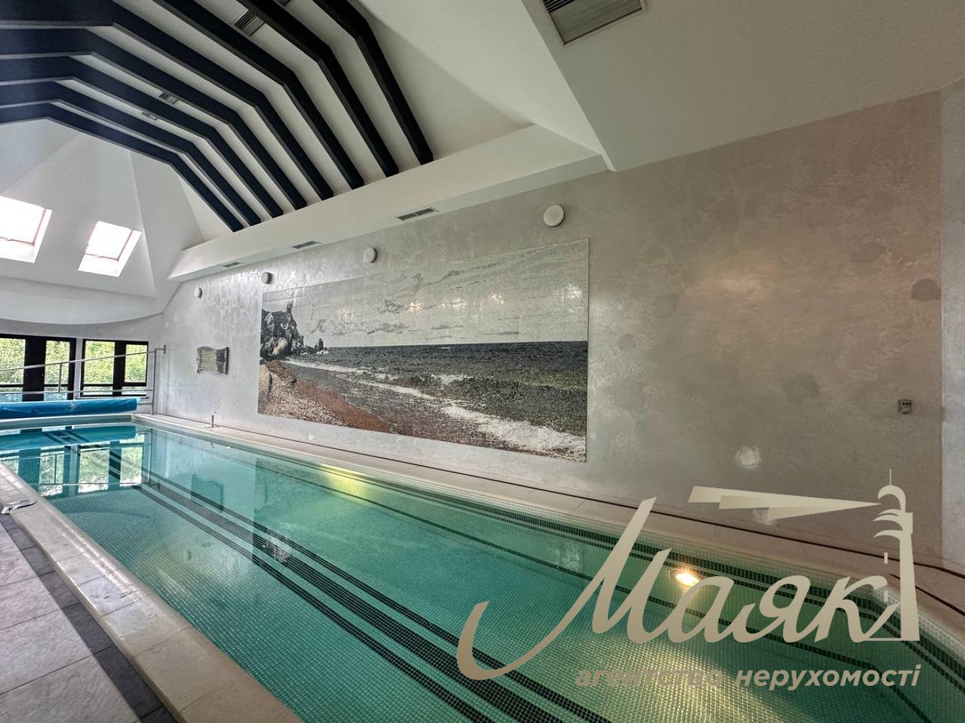 Продаж резиденції з двох будинків на 60 сотках землі на Хуторі Мриги, Голосіївський район.