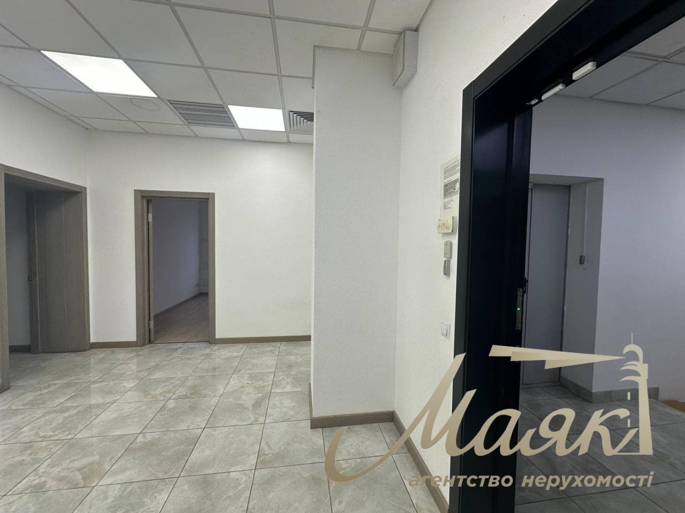 Оренда офісу площею 180 м² у бізнес-центрі «Доміно», вул. Нижній Вал, 51, Поділ.