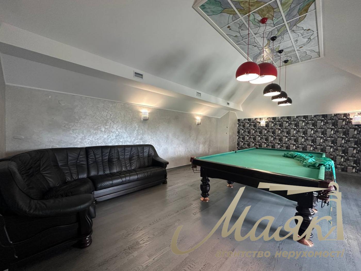 Продаж резиденції з двох будинків на 60 сотках землі на Хуторі Мриги, Голосіївський район.