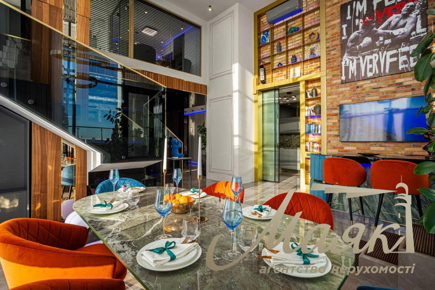 Продаж пентхауса 195 м² з терасою та дизайнерським ремонтом у ЖК Park Avenue VIP, Київ