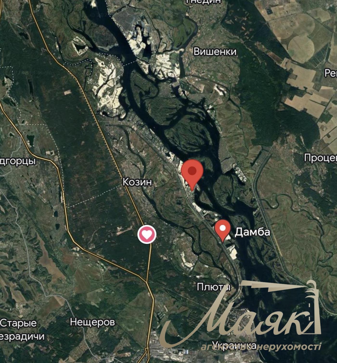 Sale of land with access to water in the town on the Dam. Kozin