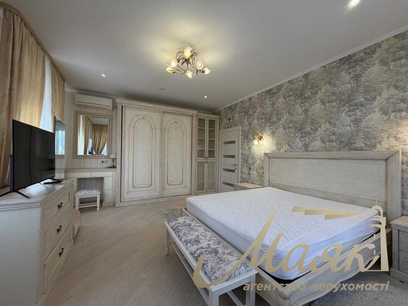 Rent 2-storey house 220m2 in. Ivankovici/Kruglyk, KG "Maetok"