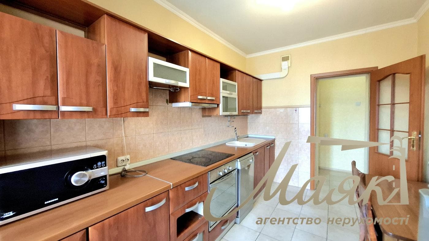 Продаж 3-кімнатної квартири біля станції метро «Печерська», вул. Лесі Українки