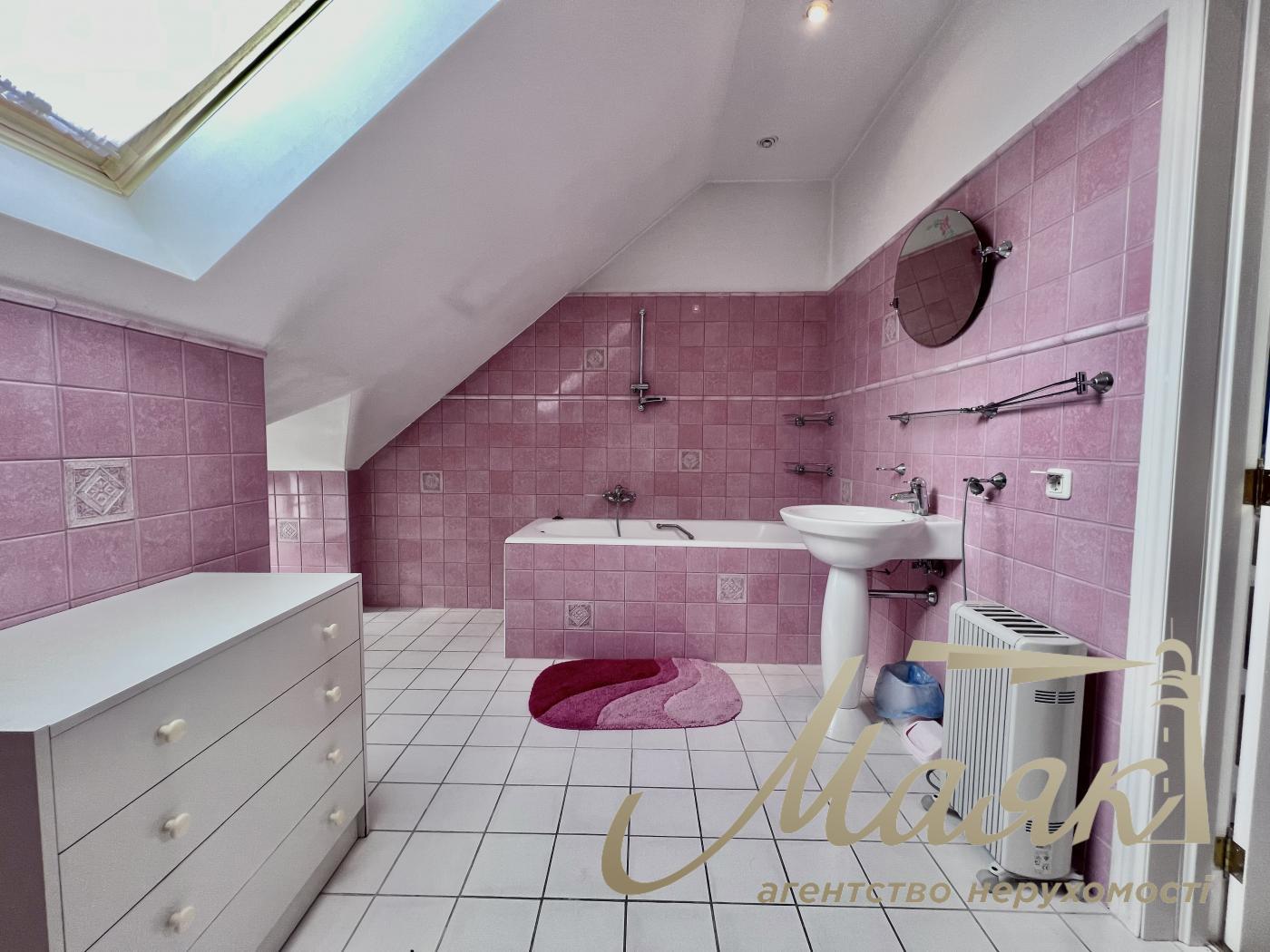 Rent 3-storey house 492,7m2, Lesniki