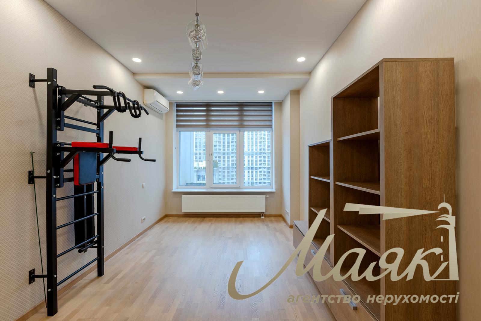 Продаж 4-кімнатної квартири в ЖК "Новопечерські Липки" Адреса: вул. О. Верхогляда (Драгомирова), 16, Печерський район.