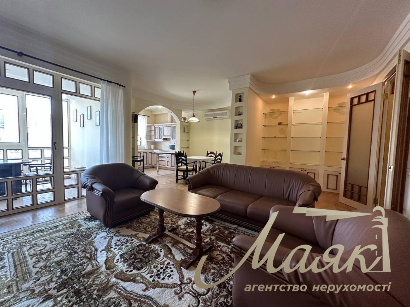 Оренда дворівневої квартири по вул.Верхогляда/Драгомирова 4, Печерський район.