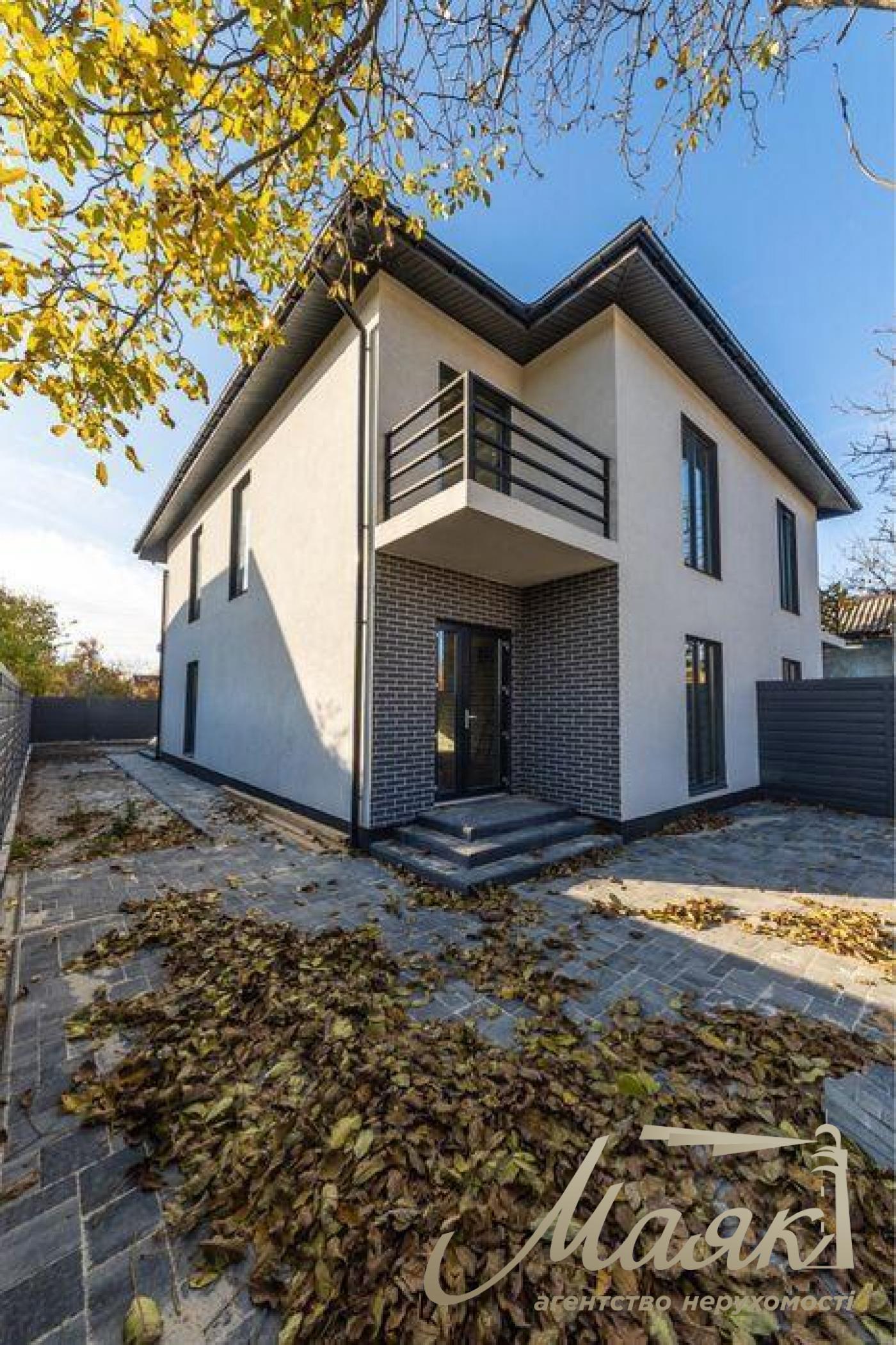 Продаж 2-х поверхового будинку 160 кв.м. Дарницький район. Біля метро і річки.