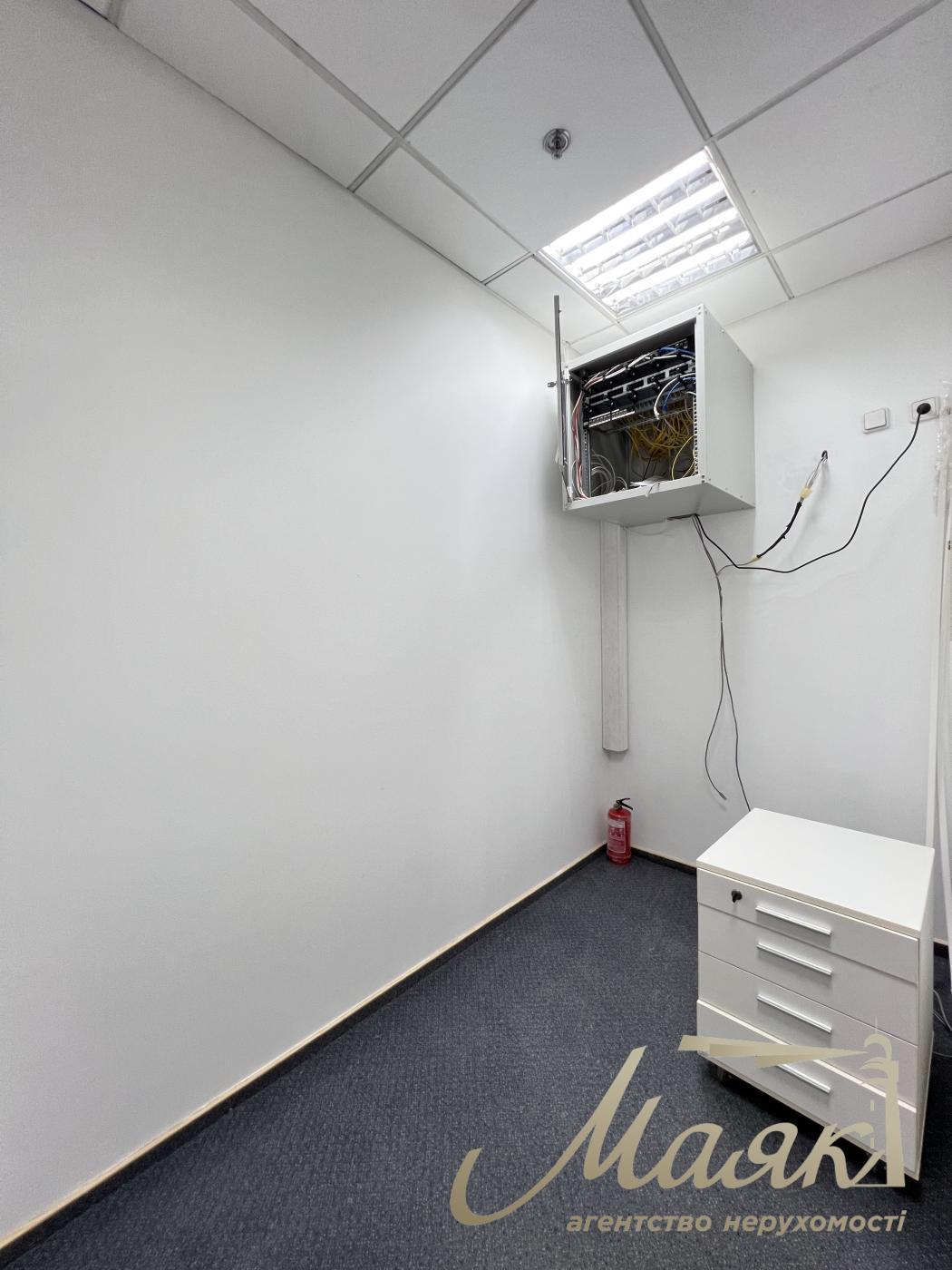 Оренда офісу 77 кв.м в БЦ Леонардо по вул. Богдана Хмельницького 52/17
