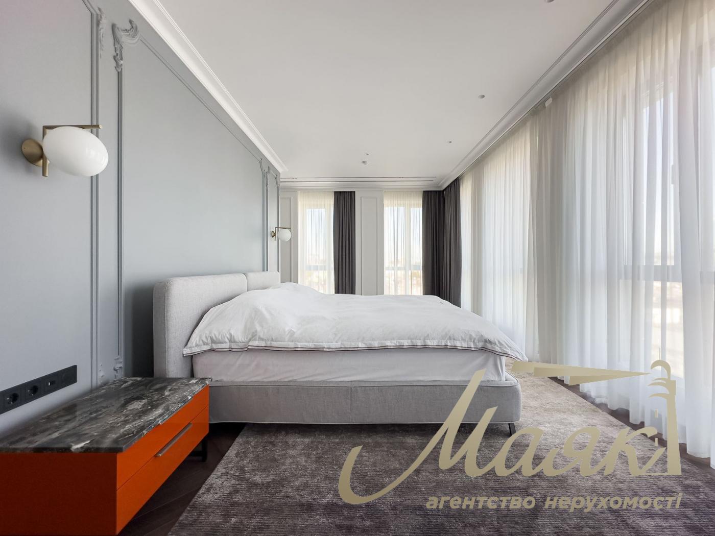 Rent of an exclusive apartment 300m2 in the residential complex Chicago Central house, Antonovicha st. (Gorky), 44