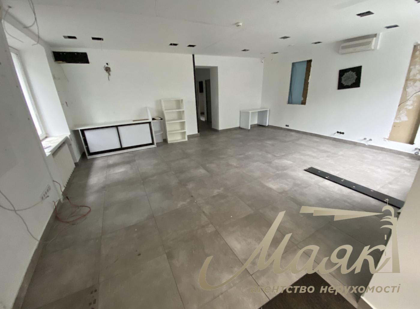 Sale of facade premises with tenant 72m2, Saksaganskogo st., Kyiv center