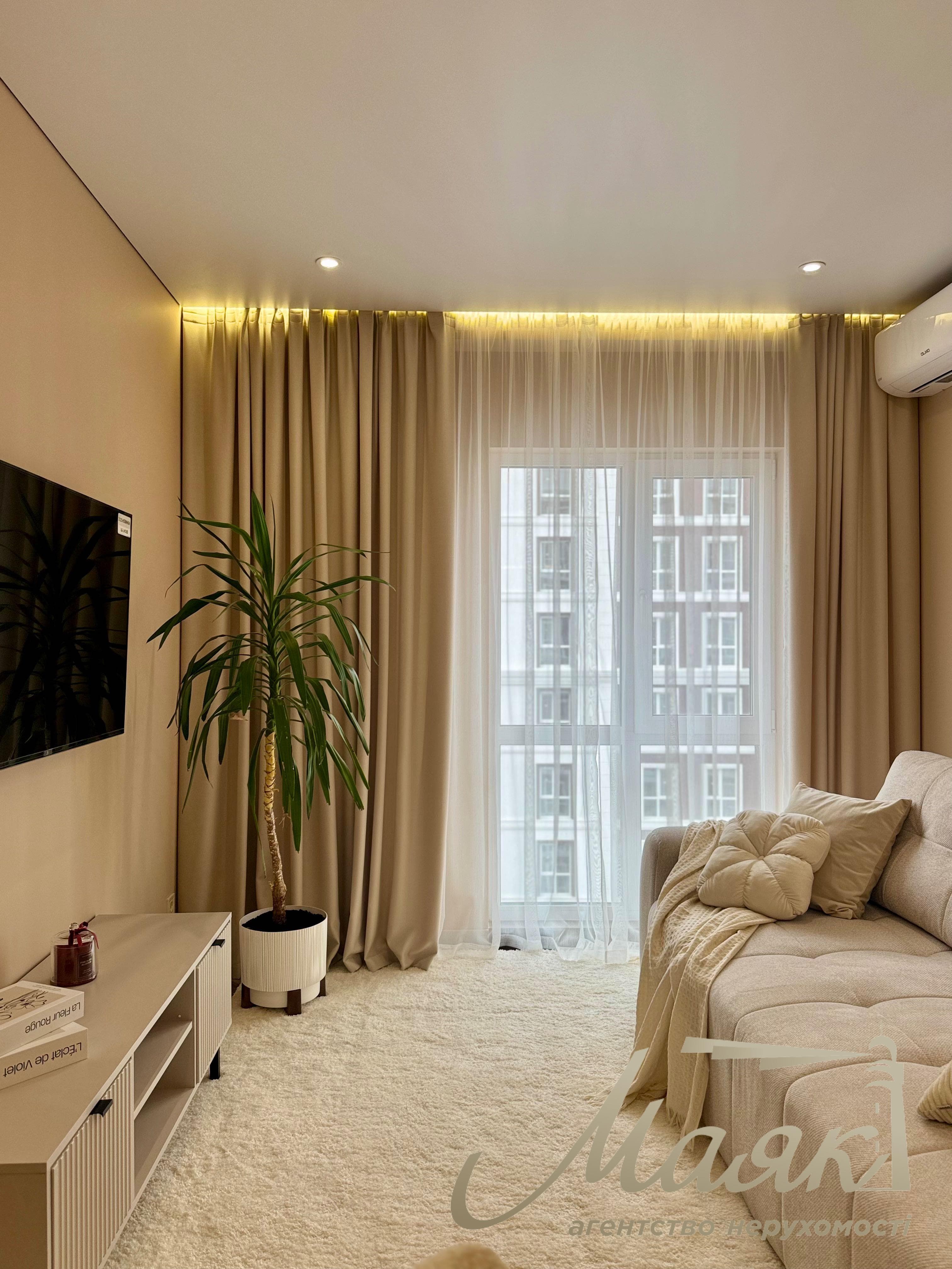 Modern 3-room apartment with designer renovations for sale in the “New England” residential complex, Holosiivskyi District