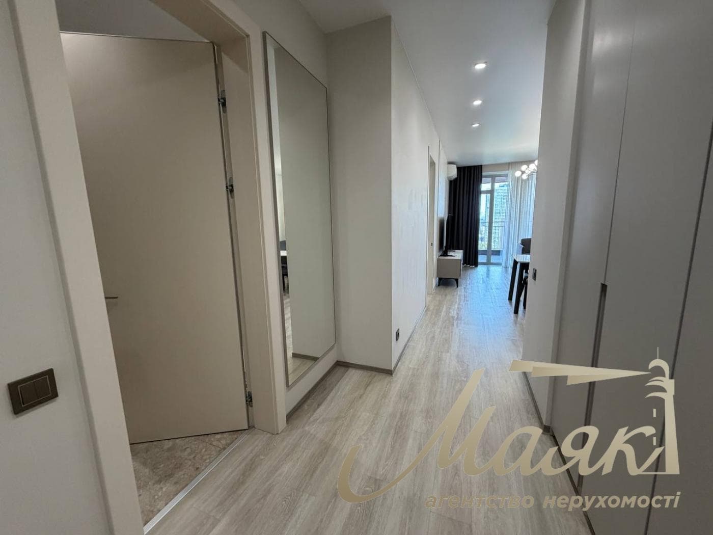 Оренда 2-кімнатної квартири з терасою у ЖК Atlantic Residences, вул. Антоновича, 118. Палац України, Центр.
