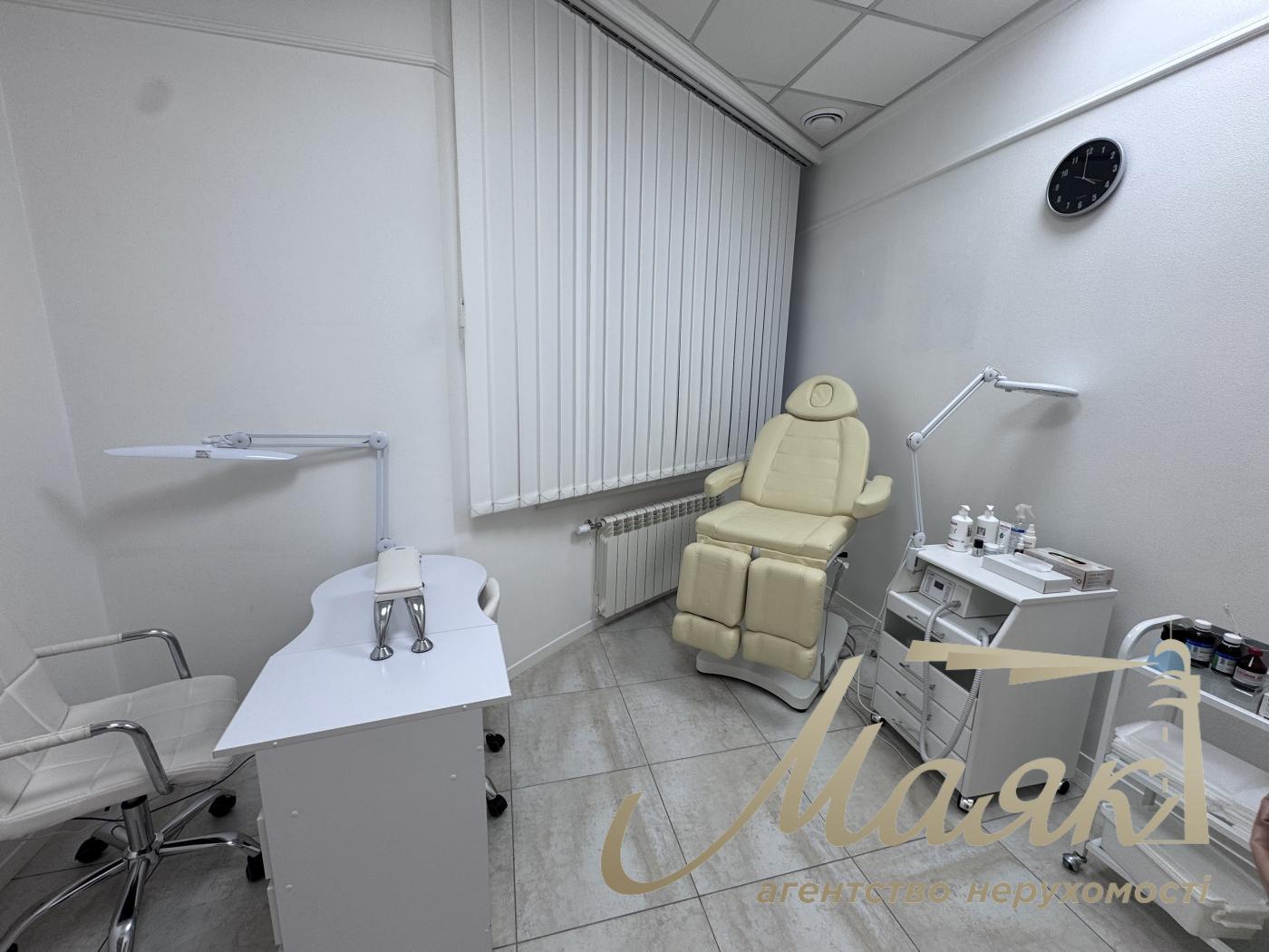 Sale of facade premises on the streets Dneprovskaya embankment, Osokorki, Poznyaki.