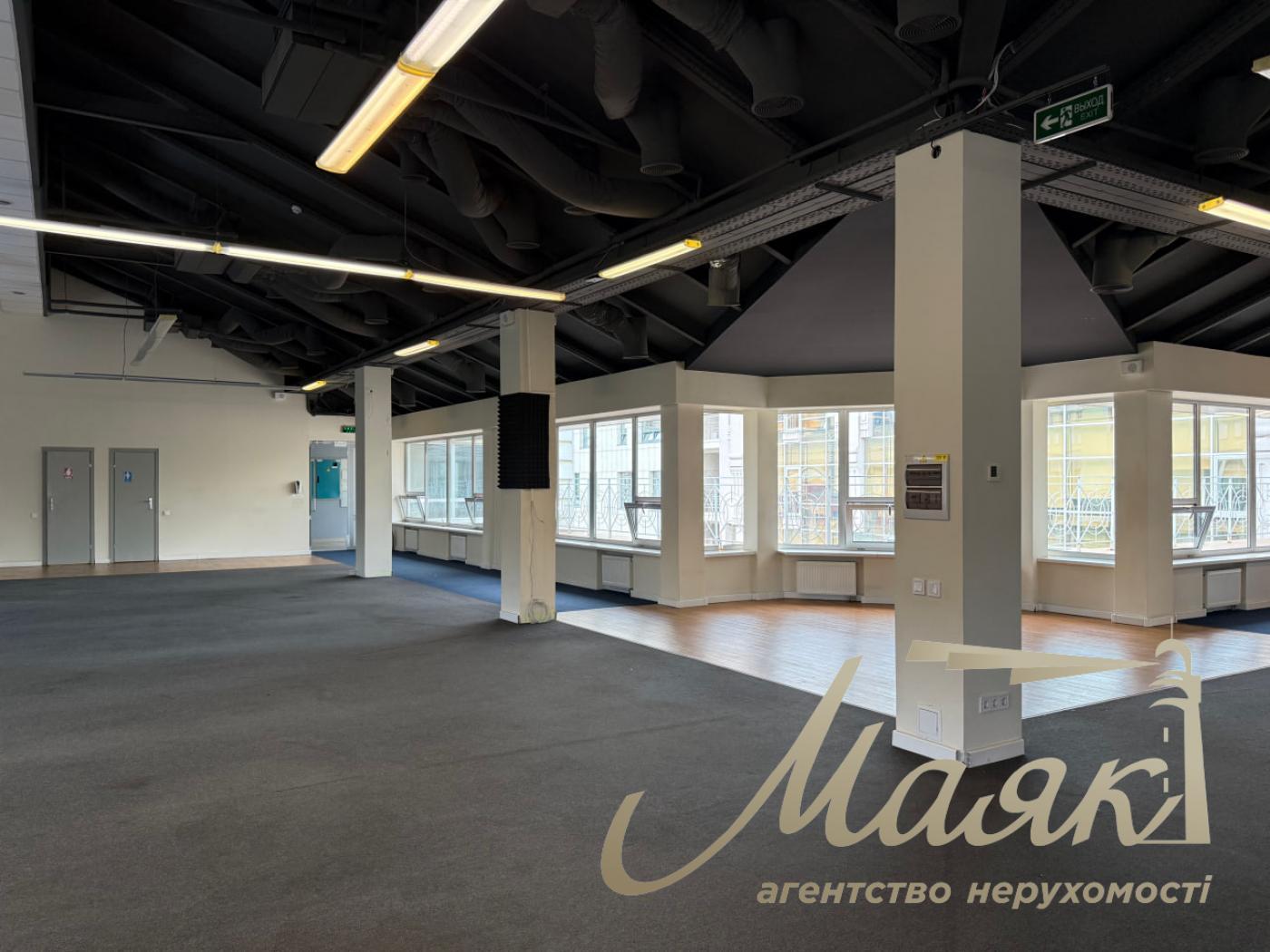 Оренда офісу 944 м2 у БЦ з ремонтом, терасою Олімпійська