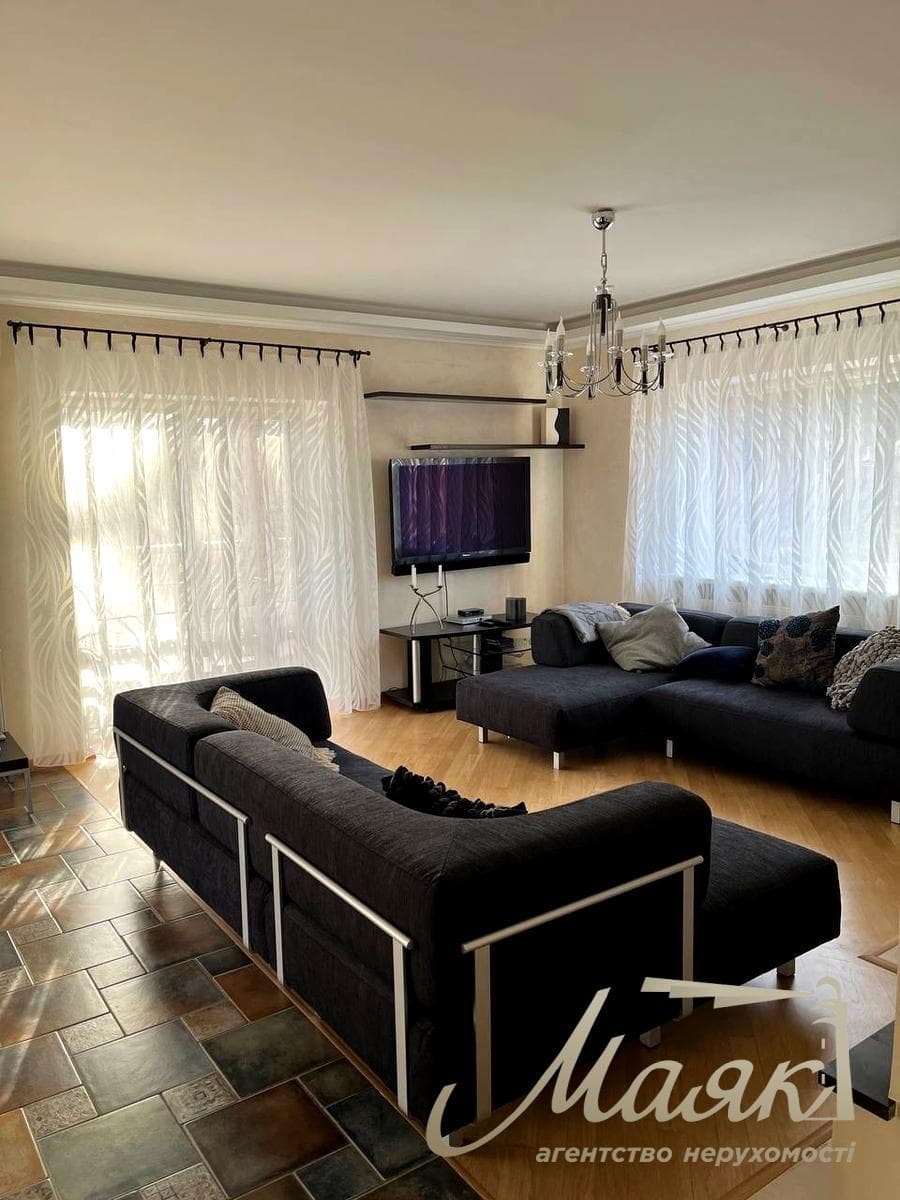 Продаж стильного будинку з панорамним видом на Лісники, 266 м², 10 соток, Лісова вул., 1