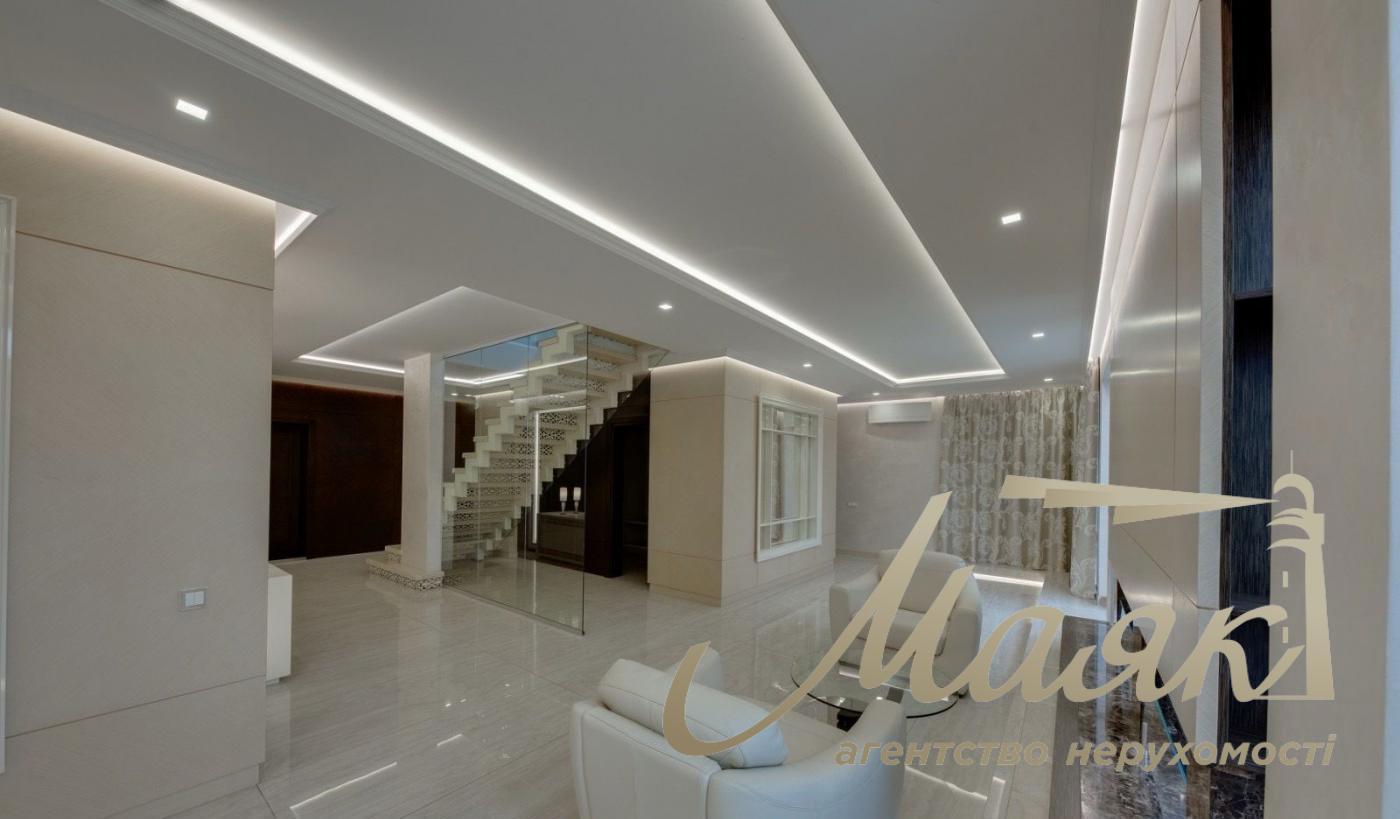Penthouse for sale, Nazarovskaya St., Center