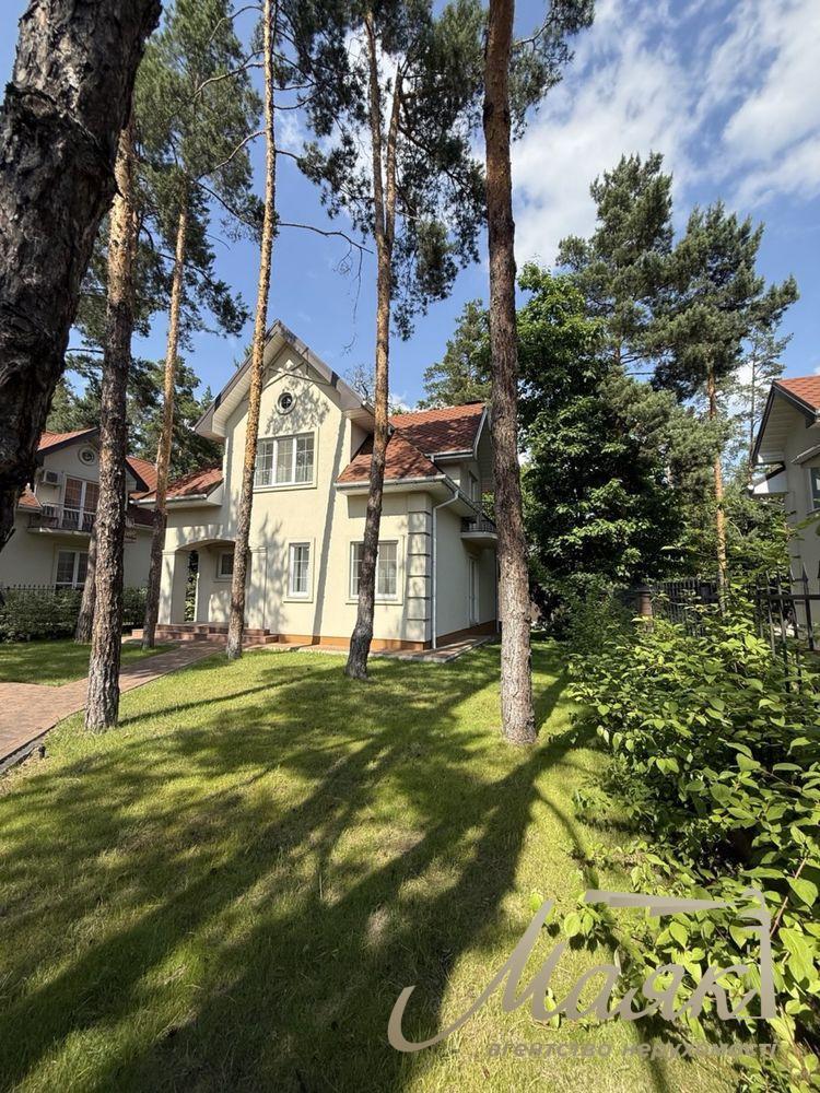 Продаж будинку в закритому КМ AlpenPark серед лісу