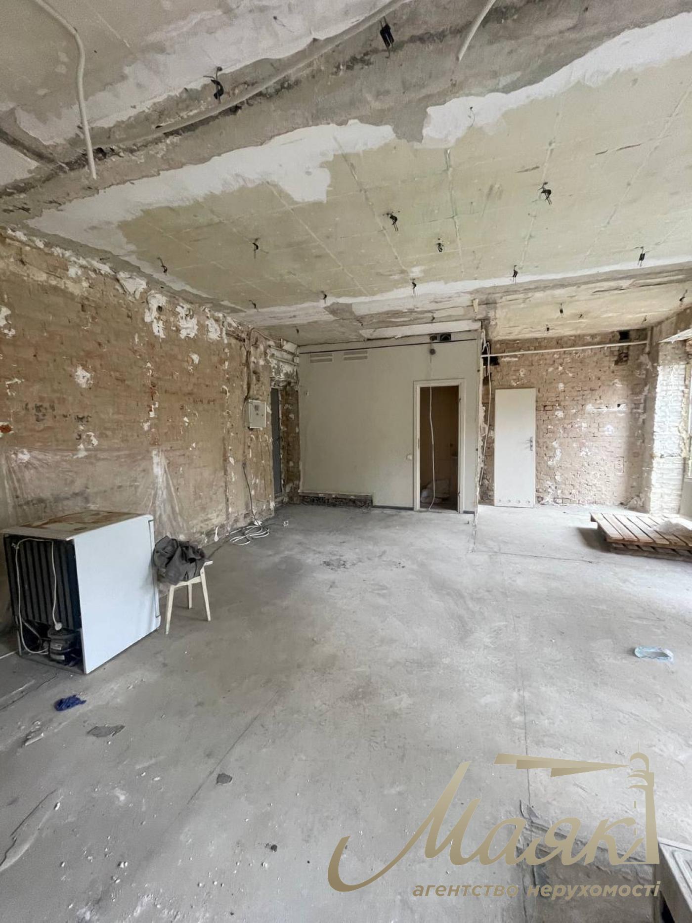 Rent a facade room 40 sq.m. sq. Kateryna Belokur str., Pecherskiy r-n.