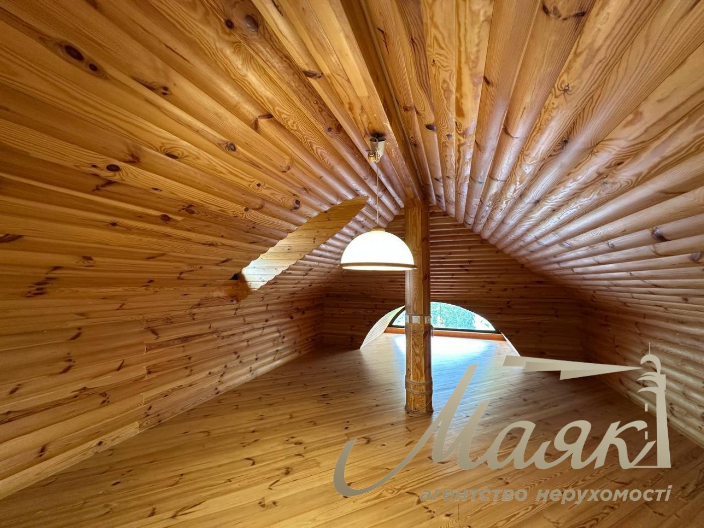 Оренда резиденції з двох будинків на 60 сотках землі в Хуторі Мриги, Голосіївський район, Київ.