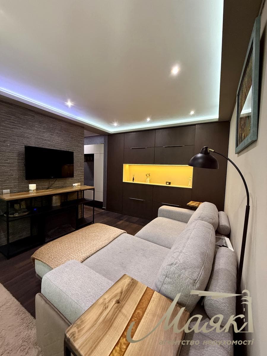 Продаж квартири площею 45 м² на Печерську, бульвар Лесі Українки, 14