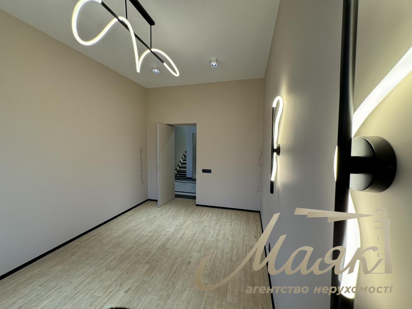 Продажа дома 286 м2  в с.Ходосовка КГ ВИТАГРАД