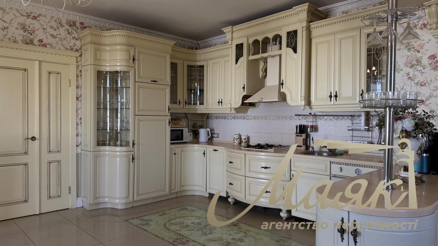 Продаж преміального 3х-поверхового будинку 350 м² у Гореничі, Бучанський район, Київська область