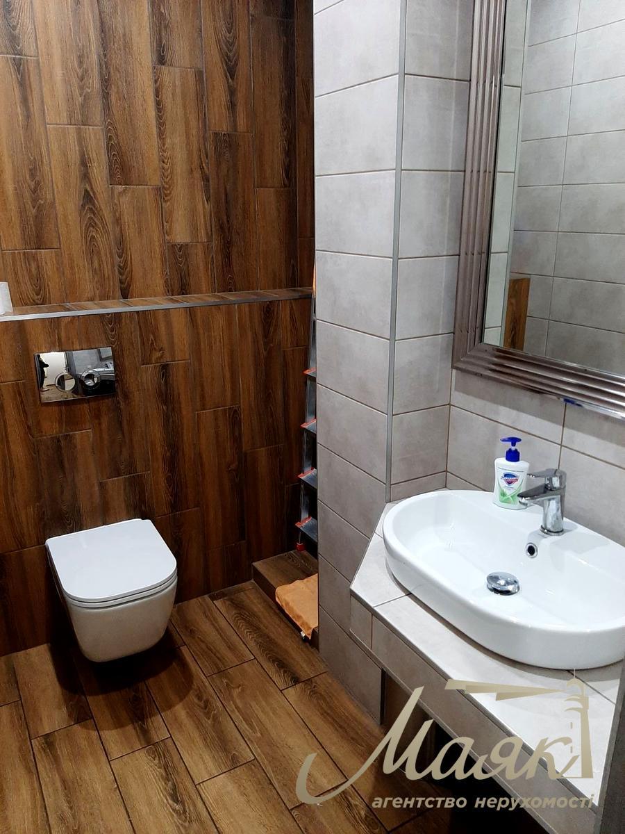 Rent office 65m2 on Konovaltsa street 36-e, Pechersk district.