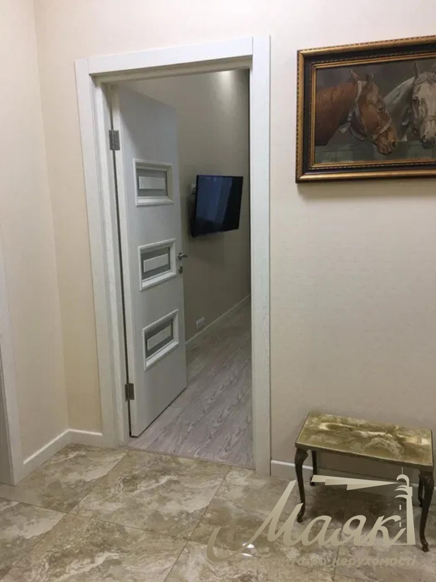 Оренда 2к квартири 95 м², вул. Пушкінська, Центер