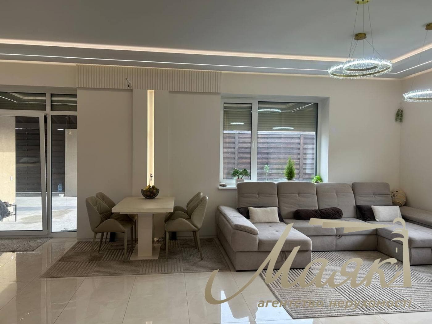 Продаж двоповерхового будинку 274м2 у Лісниках поруч з Equides Club