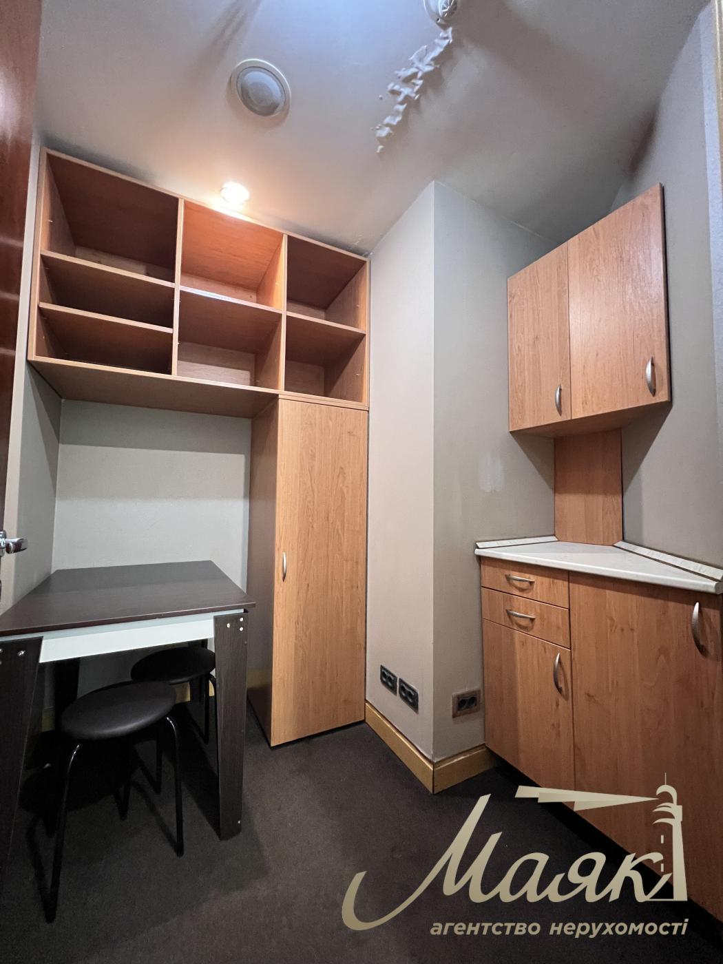 Оренда офісу 77 кв.м в БЦ Леонардо по вул. Богдана Хмельницького 52/17