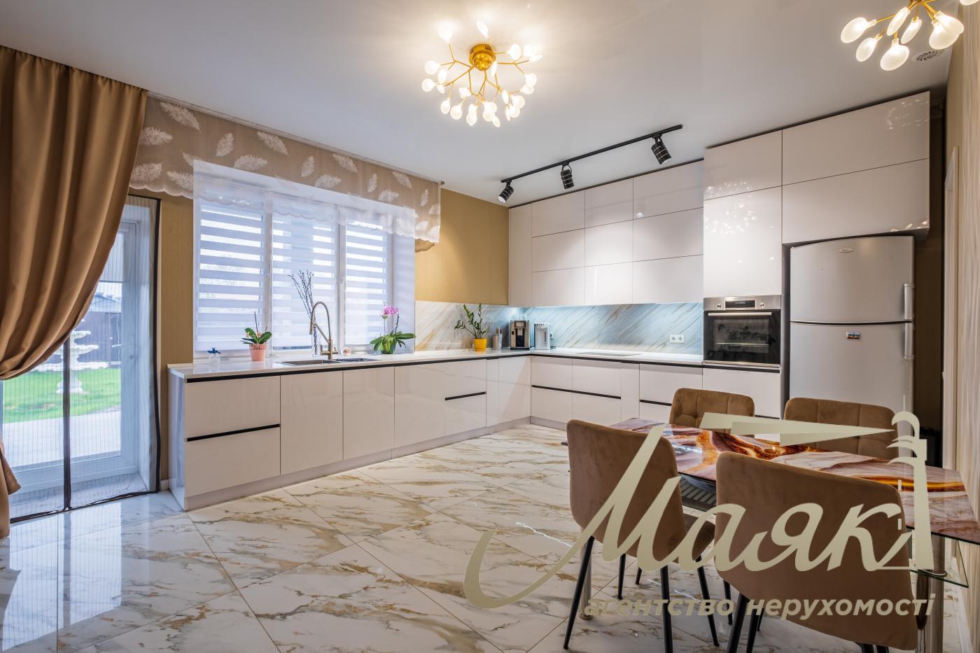 Продажа одноэтажного дома 182.6 м2 в с. Погребы, ул. Пасиченка, Киевская обл, Броварский р-н.