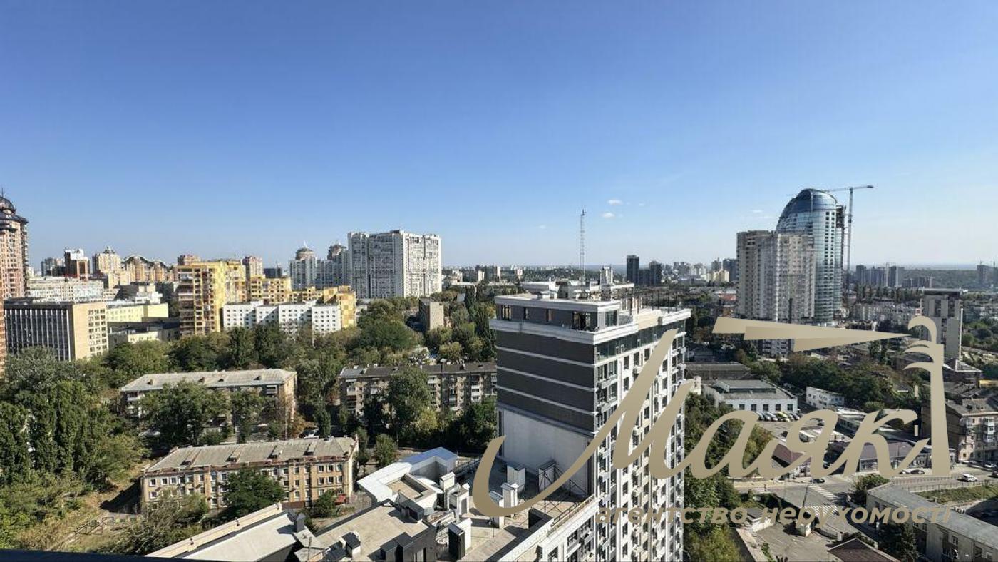 Продаж трирівневої квартири без ремонту в ЖК Greenville на Печерську.