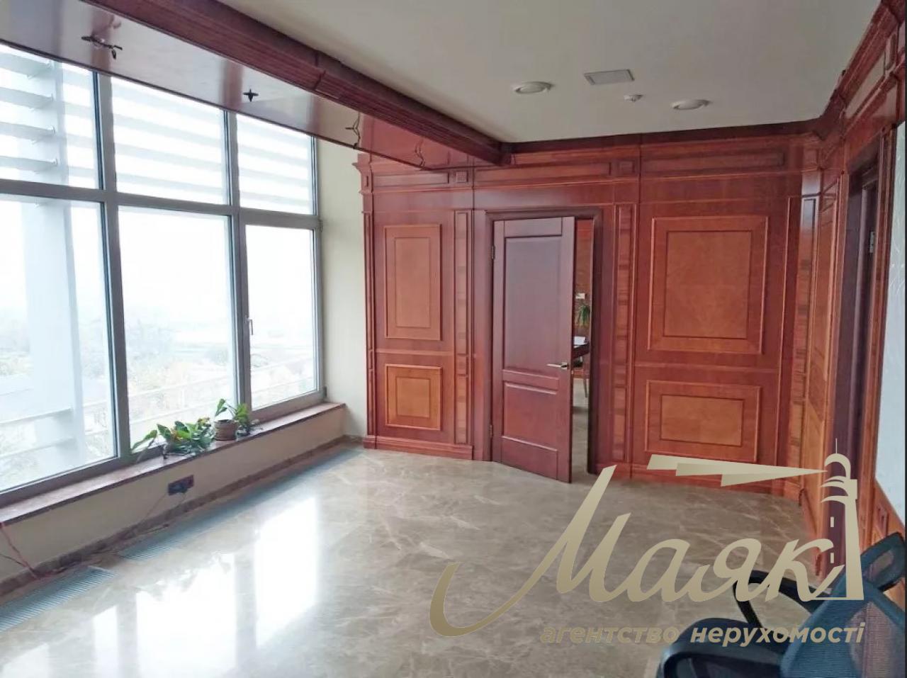 Sale of office building in a picturesque area! Verkhnegorskaya street. Center. Kyiv