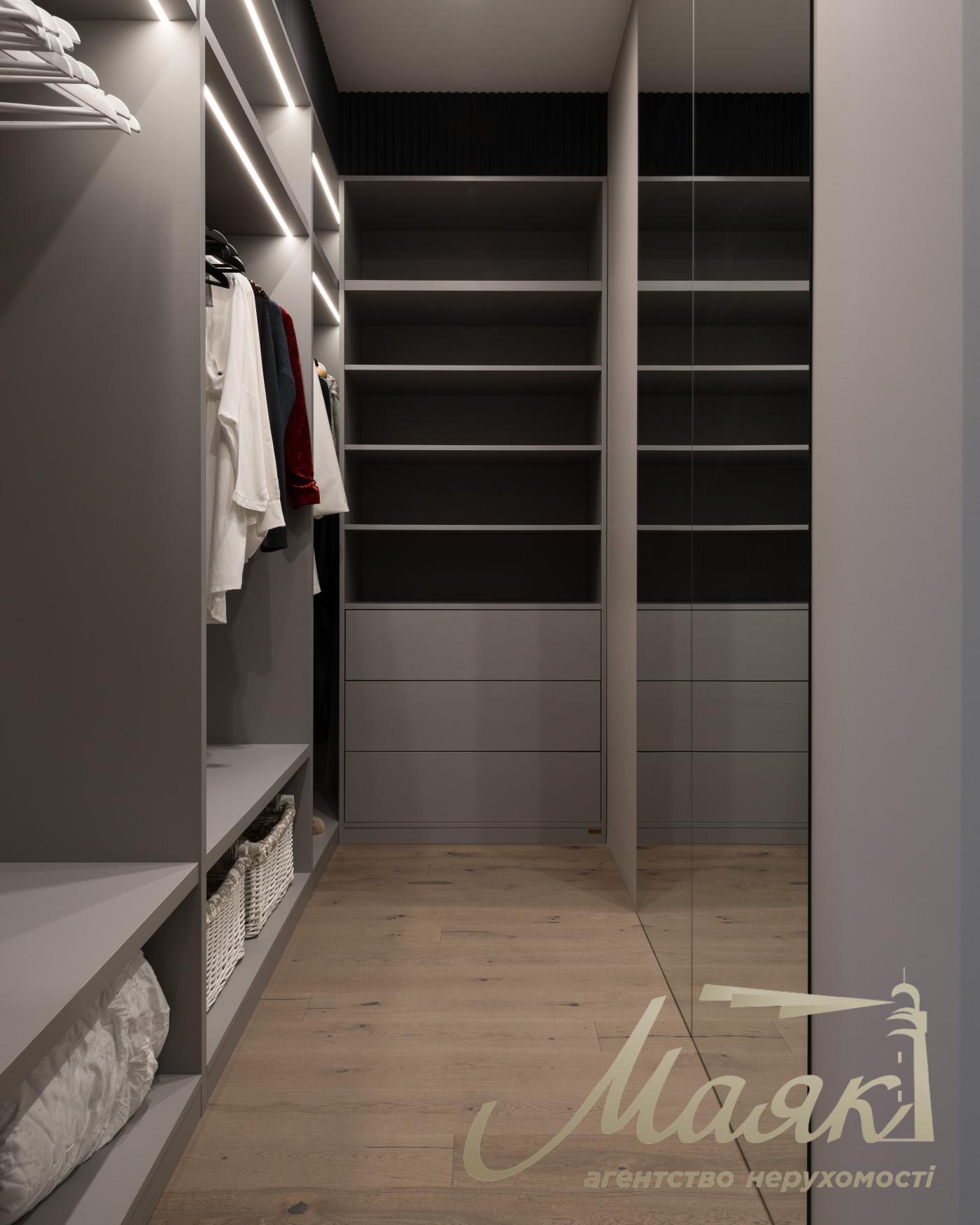 Sale of 2-storey townhouse 296m2, (3.5 hundredths) Kozin