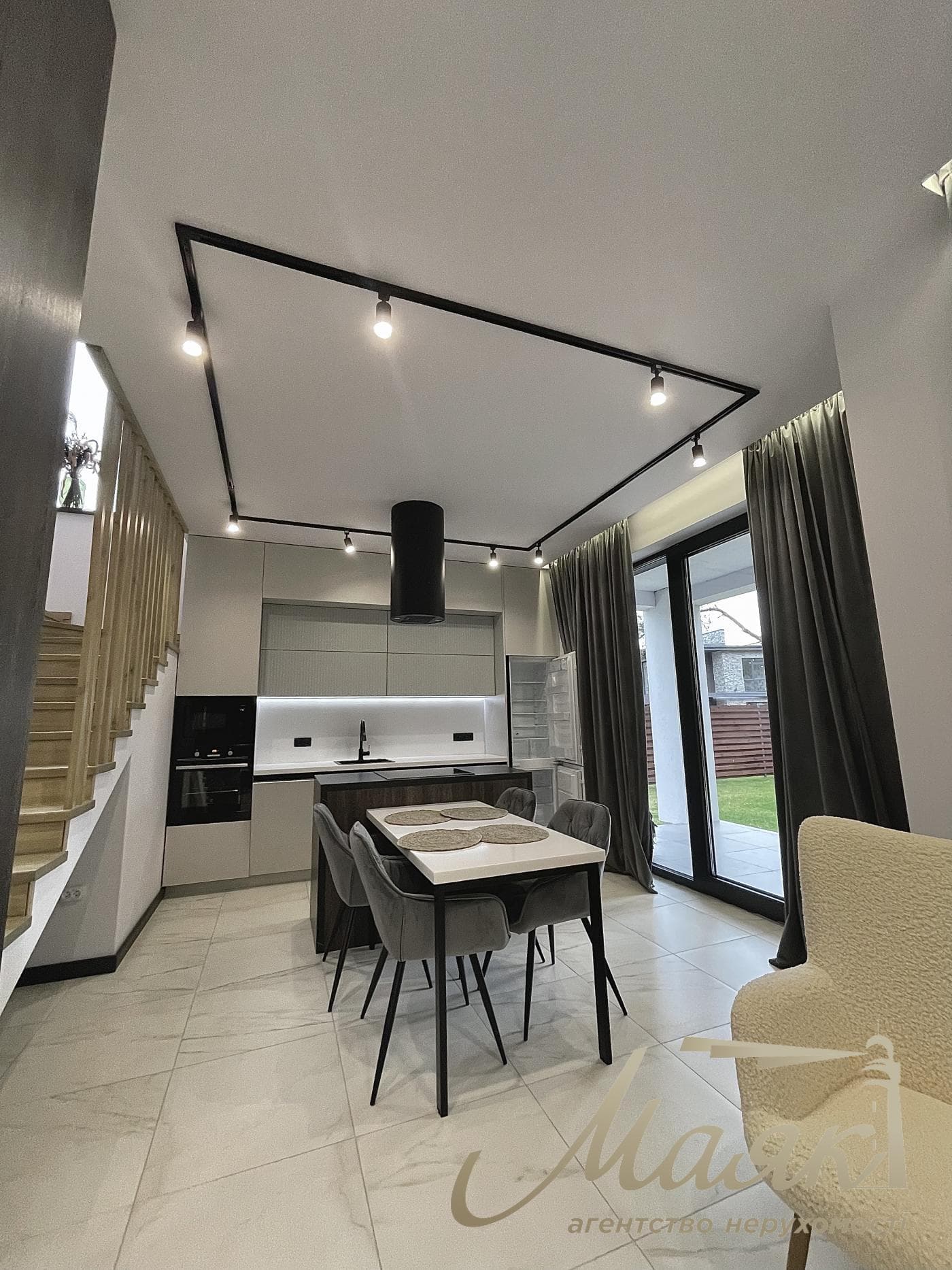 Rent a 150-square-meter two-story house in the “GoldFish” residential complex, Lebedevka, Vyshgorod District